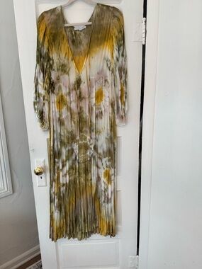 Young Broke an fabulous Tie-Dye Midi Dress in Olive & Mustard